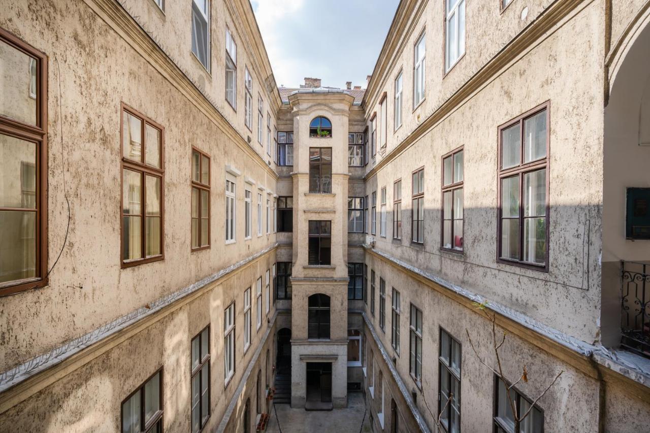 Lonyay Grand Central Budapesta Exterior foto